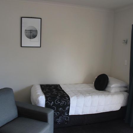Kiwi Court Motel Hawera Exteriör bild