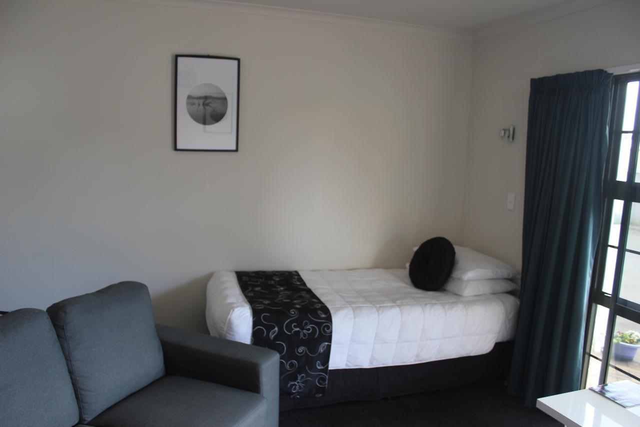 Kiwi Court Motel Hawera Exteriör bild